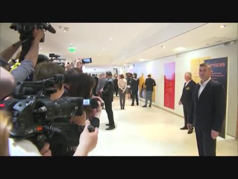 Woody Allen llega a Cannes rodeado de fuertes medidas de seguridad