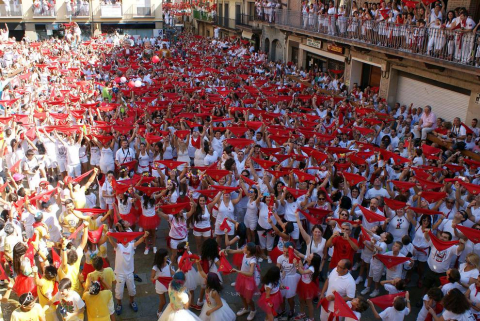 Cohete de fiestas y fiesta del club de jubilados