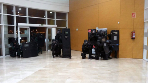Imágenes del simulacro de atentado terrorista realizado en el centro comercial La Morea.