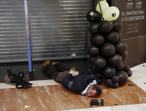 Imágenes del simulacro de atentado terrorista realizado en el centro comercial La Morea.