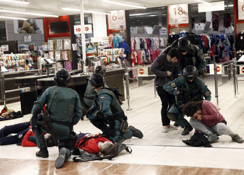 Imágenes del simulacro de atentado terrorista realizado en el centro comercial La Morea.