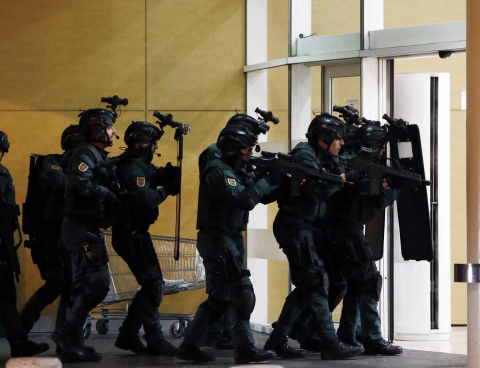 Imágenes del simulacro de atentado terrorista realizado en el centro comercial La Morea.