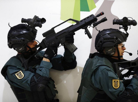 Imágenes del simulacro de atentado terrorista realizado en el centro comercial La Morea.