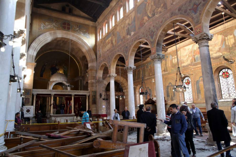 Catedral ortodoxa copta de San Marcos después de una explosión dentro de la catedral de El Cairo