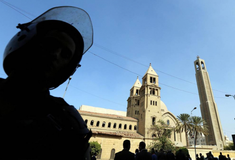 Catedral ortodoxa copta de San Marcos después de una explosión dentro de la catedral de El Cairo