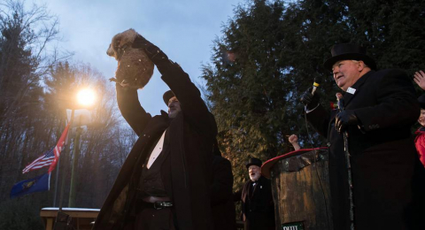 La marmota Phil predice un invierno largo.