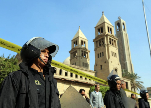 Catedral ortodoxa copta de San Marcos después de una explosión dentro de la catedral de El Cairo