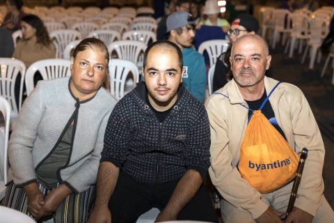 La plaza de San Francisco de Pamplona acogió, la noche del 18 de agosto, una nueva sesión del programa de cine al aire libre organizado por el Ayuntamiento de Pamplona para este mes de agosto. En esta ocasión, la película proyectada fue 'Esperando al rey', un filme protagonizado por el conocido actor Tom Hanks.