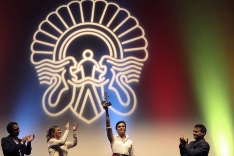 Numerosas estrellas del mundo del cine brillan ya en la capital donostiarra para participar en la 65 edición del Festival Internacional de Cine de San Sebastián, que comienza este viernes.