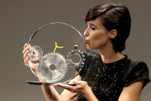 Numerosas estrellas del mundo del cine brillan ya en la capital donostiarra para participar en la 65 edición del Festival Internacional de Cine de San Sebastián, que comienza este viernes.