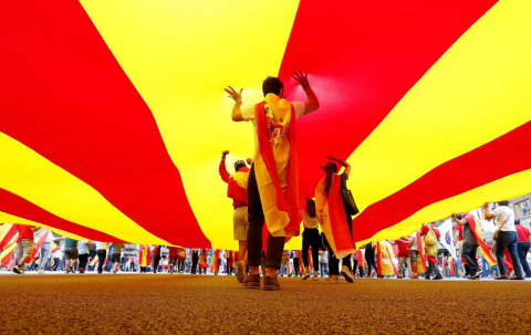 manifestación en Barcelona bajo el lema 'Cataluña sí, España también', convocada por Societat Civil Catalana, Espanya i Catalans y otras entidades contrarias a la independencia con motivo del Día de la Fiesta Nacional.