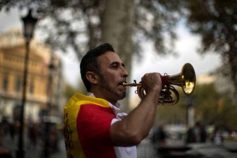 manifestación en Barcelona bajo el lema 'Cataluña sí, España también', convocada por Societat Civil Catalana, Espanya i Catalans y otras entidades contrarias a la independencia con motivo del Día de la Fiesta Nacional.