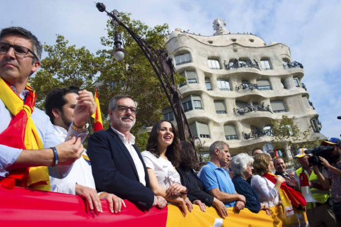 manifestación en Barcelona bajo el lema 'Cataluña sí, España también', convocada por Societat Civil Catalana, Espanya i Catalans y otras entidades contrarias a la independencia con motivo del Día de la Fiesta Nacional.