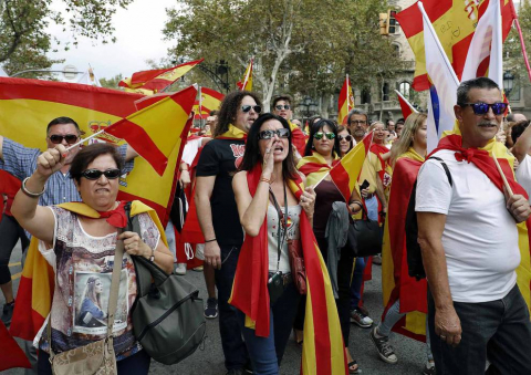 manifestación en Barcelona bajo el lema 'Cataluña sí, España también', convocada por Societat Civil Catalana, Espanya i Catalans y otras entidades contrarias a la independencia con motivo del Día de la Fiesta Nacional.