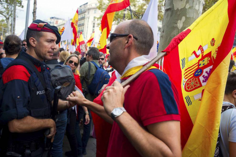 manifestación en Barcelona bajo el lema 'Cataluña sí, España también', convocada por Societat Civil Catalana, Espanya i Catalans y otras entidades contrarias a la independencia con motivo del Día de la Fiesta Nacional.