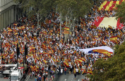 manifestación en Barcelona bajo el lema 'Cataluña sí, España también', convocada por Societat Civil Catalana, Espanya i Catalans y otras entidades contrarias a la independencia con motivo del Día de la Fiesta Nacional.