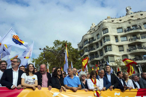 manifestación en Barcelona bajo el lema 'Cataluña sí, España también', convocada por Societat Civil Catalana, Espanya i Catalans y otras entidades contrarias a la independencia con motivo del Día de la Fiesta Nacional.