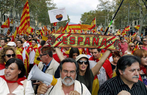 manifestación en Barcelona bajo el lema 'Cataluña sí, España también', convocada por Societat Civil Catalana, Espanya i Catalans y otras entidades contrarias a la independencia con motivo del Día de la Fiesta Nacional.