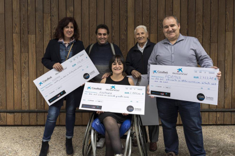 El proyecto 'Reto solidario Fundación Diario de Navarra-Obra Social “la Caixa”' puso el broche de oro el 6 de octubre para celebrar su éxito. Más de sesenta representantes de ayuntamientos, empresas y organizaciones sociales compartieron su alegría por haber superado con creces el reto planteado: sumar más de 640.647 kilómetros, uno por cada navarra y navarro. Al haberse conseguido esta cifra se activan importantes donaciones para los proyectos de 31 colectivos y organizaciones sociales.