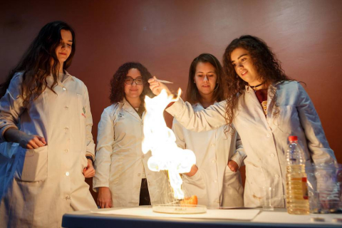 El sábado 10 de febrero se celebró en el Planetario de Pamplona un programa especial de actividades con motivo del Día internacional de la mujer y la niña en la ciencia. Talleres para pequecientíficos, encuentro con científicas, demostraciones y dos sesiones específicas de proyección en el Planetario dieron forma a la jornada.