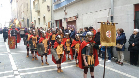 Doce pasos componen la procesión del Santo Entierro de Pamplona celebrada este Jueves Santo, en la que han participado cerca de 2.000 personas