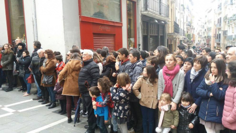 Doce pasos componen la procesión del Santo Entierro de Pamplona celebrada este Jueves Santo, en la que han participado cerca de 2.000 personas