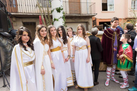 El buen tiempo animó a los habitantes de la localidad ribera a presenciar una representación que se celebra desde el siglo XIX