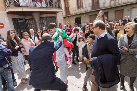El buen tiempo animó a los habitantes de la localidad ribera a presenciar una representación que se celebra desde el siglo XIX