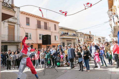 El buen tiempo animó a los habitantes de la localidad ribera a presenciar una representación que se celebra desde el siglo XIX