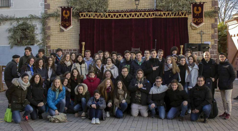 Desde el juicio de Pilatos hasta la crucifixión, Andosilla revive la pasión de Cristo cada Viernes Santo. La escenificación de este episodio bíblico, protagonizado por vecinos de la localidad, es uno de los eventos más interesantes de estas fechas en Navarra. Durante la mañana hubo, además, Mercado hebreo.