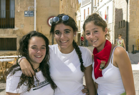El domingo 2 de septiembre, los vecinos de Dicastillo entonaron el Pobre de mí y dieron cierre a sus fiestas de verano. Para despedir con alegría los festejos, los vecinos se reunieron desde las diez de la mañana en la plaza de los Fueros, para compartir una comida popular en la que el Ayuntamiento puso la carne para los calderetes y las cuadrillas su arte entre fogones.