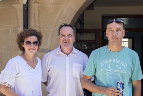 El domingo 2 de septiembre, los vecinos de Dicastillo entonaron el Pobre de mí y dieron cierre a sus fiestas de verano. Para despedir con alegría los festejos, los vecinos se reunieron desde las diez de la mañana en la plaza de los Fueros, para compartir una comida popular en la que el Ayuntamiento puso la carne para los calderetes y las cuadrillas su arte entre fogones.
