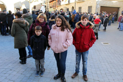 Cada 6 de enero, tres reyes llegados desde Oriente visitan Sangüesa guiados por una estrella muy especial. El palacio Príncipe de Viana, el Ayuntamiento o el palacio de Vallesantoro se convierten en magníficos escenarios para recibir a los monarcas. Se trata del Auto de los Reyes Magos, un teatro escenificado al aire libre escrito en verso en el año 1900 y que es hoy uno de los principales acontecimientos de la Navidad en Navarra.