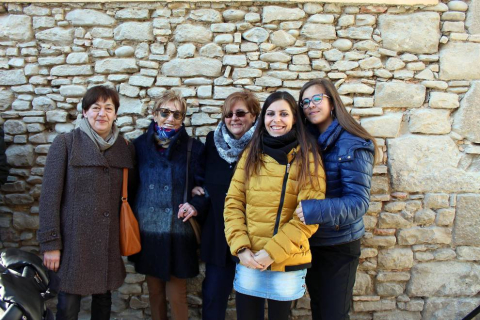 Cada 6 de enero, tres reyes llegados desde Oriente visitan Sangüesa guiados por una estrella muy especial. El palacio Príncipe de Viana, el Ayuntamiento o el palacio de Vallesantoro se convierten en magníficos escenarios para recibir a los monarcas. Se trata del Auto de los Reyes Magos, un teatro escenificado al aire libre escrito en verso en el año 1900 y que es hoy uno de los principales acontecimientos de la Navidad en Navarra.