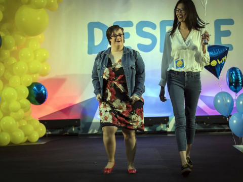 La Morea acogió el desfile de moda inclusiva que impulsa la Asociación Síndrome de Down en su octava edición. Participaron 50 modelos de todas las edades con síndrome de Down de la Agencia de Modelos DejaVú.