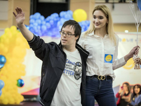 La Morea acogió el desfile de moda inclusiva que impulsa la Asociación Síndrome de Down en su octava edición. Participaron 50 modelos de todas las edades con síndrome de Down de la Agencia de Modelos DejaVú.