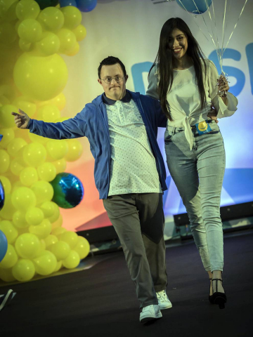 La Morea acogió el desfile de moda inclusiva que impulsa la Asociación Síndrome de Down en su octava edición. Participaron 50 modelos de todas las edades con síndrome de Down de la Agencia de Modelos DejaVú.