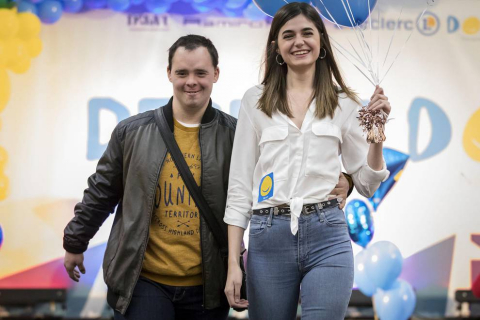 La Morea acogió el desfile de moda inclusiva que impulsa la Asociación Síndrome de Down en su octava edición. Participaron 50 modelos de todas las edades con síndrome de Down de la Agencia de Modelos DejaVú.