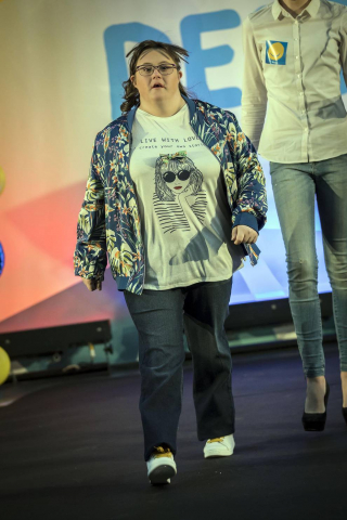 La Morea acogió el desfile de moda inclusiva que impulsa la Asociación Síndrome de Down en su octava edición. Participaron 50 modelos de todas las edades con síndrome de Down de la Agencia de Modelos DejaVú.