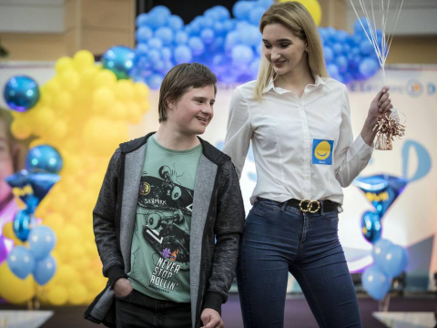 La Morea acogió el desfile de moda inclusiva que impulsa la Asociación Síndrome de Down en su octava edición. Participaron 50 modelos de todas las edades con síndrome de Down de la Agencia de Modelos DejaVú.