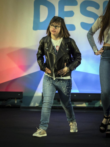 La Morea acogió el desfile de moda inclusiva que impulsa la Asociación Síndrome de Down en su octava edición. Participaron 50 modelos de todas las edades con síndrome de Down de la Agencia de Modelos DejaVú.
