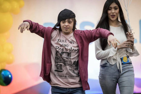 La Morea acogió el desfile de moda inclusiva que impulsa la Asociación Síndrome de Down en su octava edición. Participaron 50 modelos de todas las edades con síndrome de Down de la Agencia de Modelos DejaVú.
