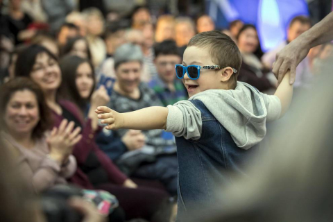 La Morea acogió el desfile de moda inclusiva que impulsa la Asociación Síndrome de Down en su octava edición. Participaron 50 modelos de todas las edades con síndrome de Down de la Agencia de Modelos DejaVú.