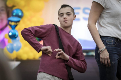 La Morea acogió el desfile de moda inclusiva que impulsa la Asociación Síndrome de Down en su octava edición. Participaron 50 modelos de todas las edades con síndrome de Down de la Agencia de Modelos DejaVú.