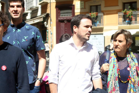 El líder de IU, Alberto Garzón, ha visitado Pamplona este miércoles y ha participado en la rueda de prensa junto a los candidatos de Izquierda Ezkerra