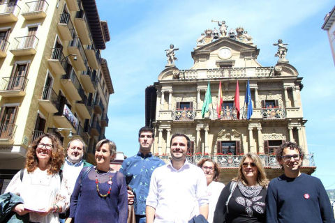El líder de IU, Alberto Garzón, ha visitado Pamplona este miércoles y ha participado en la rueda de prensa junto a los candidatos de Izquierda Ezkerra