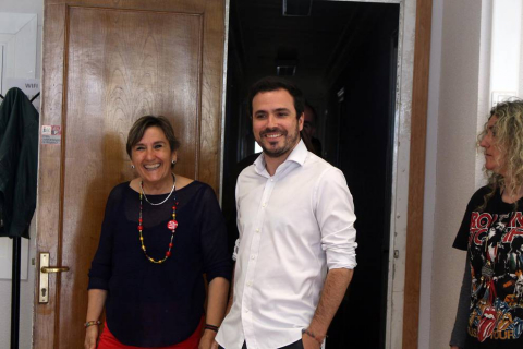El líder de IU, Alberto Garzón, ha visitado Pamplona este miércoles y ha participado en la rueda de prensa junto a los candidatos de Izquierda Ezkerra