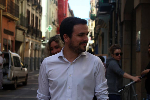 El líder de IU, Alberto Garzón, ha visitado Pamplona este miércoles y ha participado en la rueda de prensa junto a los candidatos de Izquierda Ezkerra
