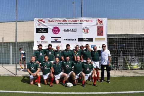 El pasado viernes 5 de julio, y como prolegómeno deportivo de la fiesta, se disputó en las instalaciones del Soto de Lezkairu la XVII edición del San Fermín Rugby Sevens, el tradicional torneo presanferminero, que reunió a dieciséis equipos, ocho en la categoría sénior y otros tantos en la de veteranos.