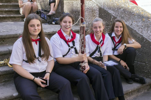 El 27 de agosto, los vecinos de Estella se echaron a la calle para disfrutar de la tradicional procesión en honor a San Andrés y la Virgen del Puy, en la que participaron agrupaciones musicales, dantzaris y la comparsa de Gigantes y Cabezudos.